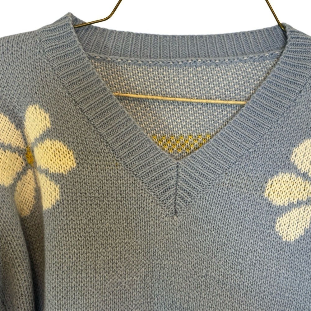 SHEIN Daisy Pattern Baby Blue V-Neck Crop Top Sweater Girls Size 13-14Y - Picture 7 of 11